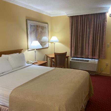 Bryson Inn Mount Airy Exterior foto