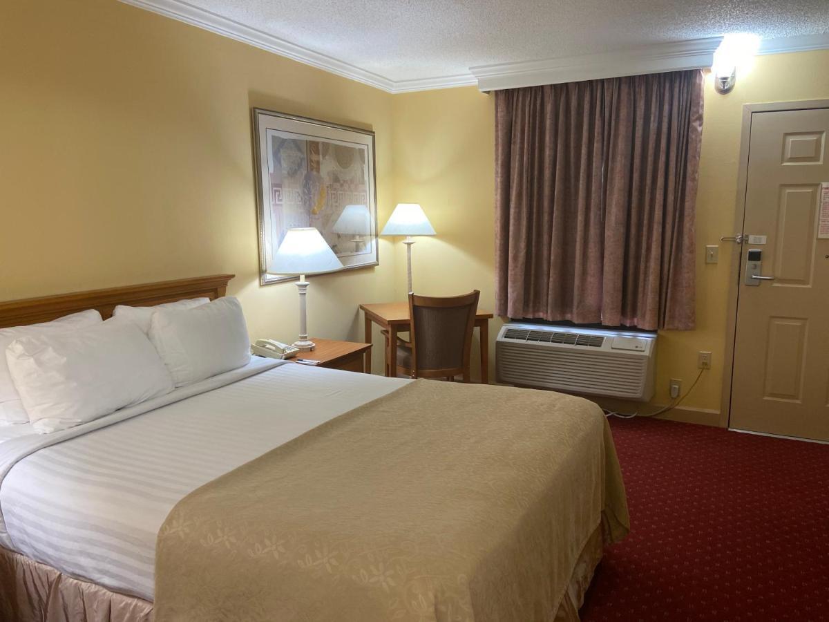 Bryson Inn Mount Airy Exterior foto